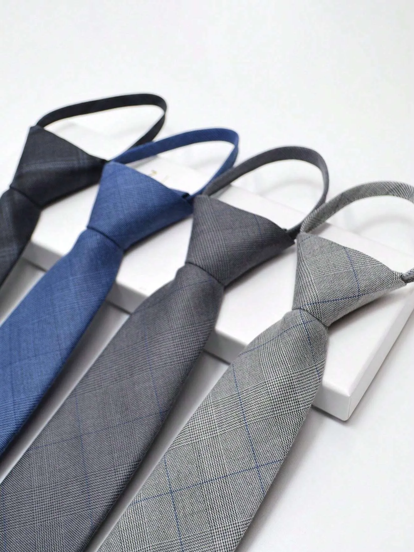 13513 1a-008 Corbata estilo rayas 1 Pzas